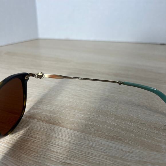 Tiffany & Co TF2096-H 8015 Sunglasses W/ ISSUE Tortoise Shell 52-17-140 main image 6